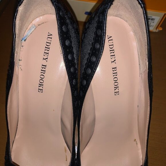 Gray and Black heels - Picture 5 of 10